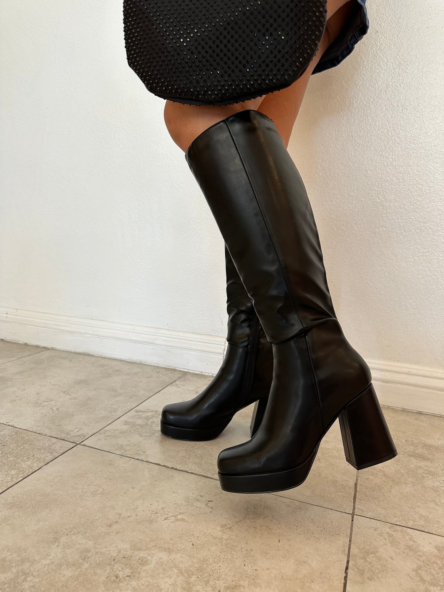PROVENZA OVER THE KNEE BOOTS (BLACK)