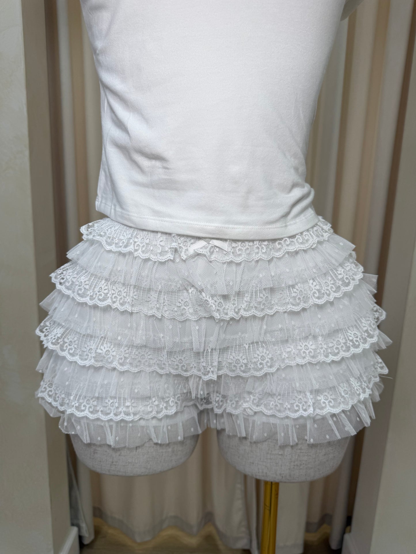 Angie ruffle shorts