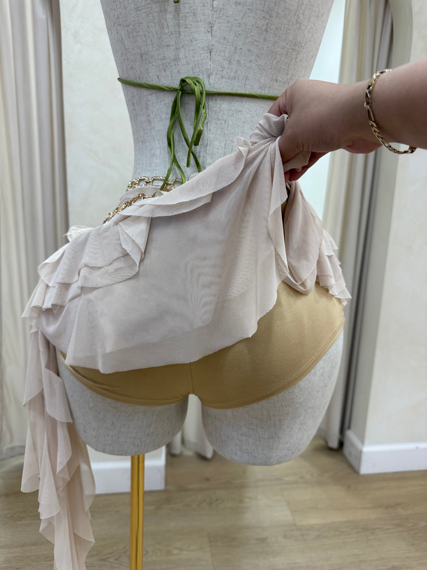 Bichota Ruffle Skirt (Cream)