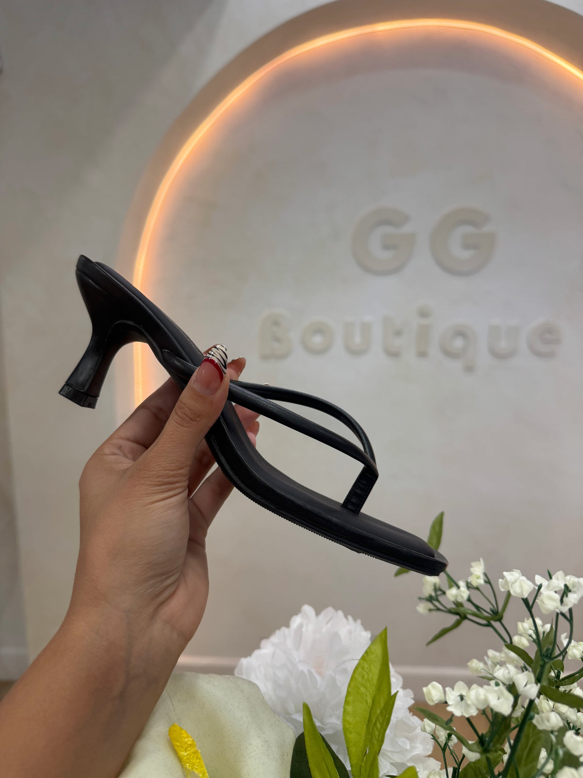 TIFFANY KITTEN HEELS (BLACK)